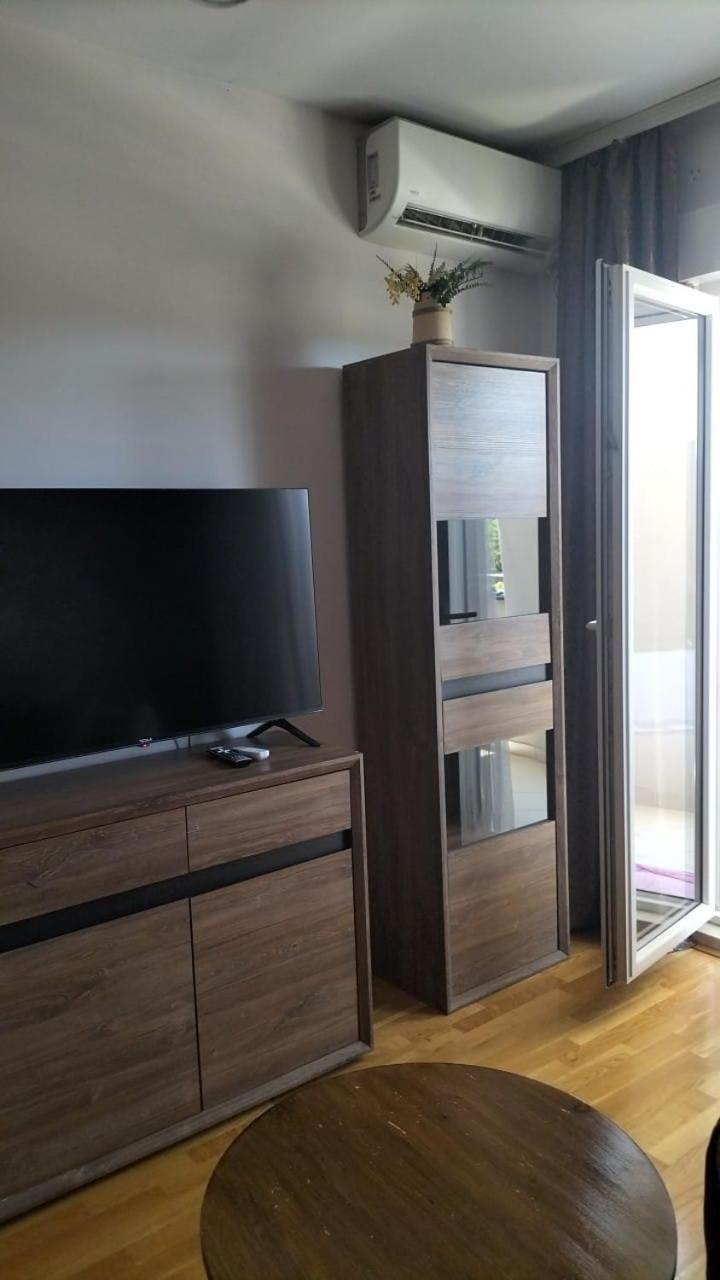 Ogi Apartman Appartement Podgorica Buitenkant foto
